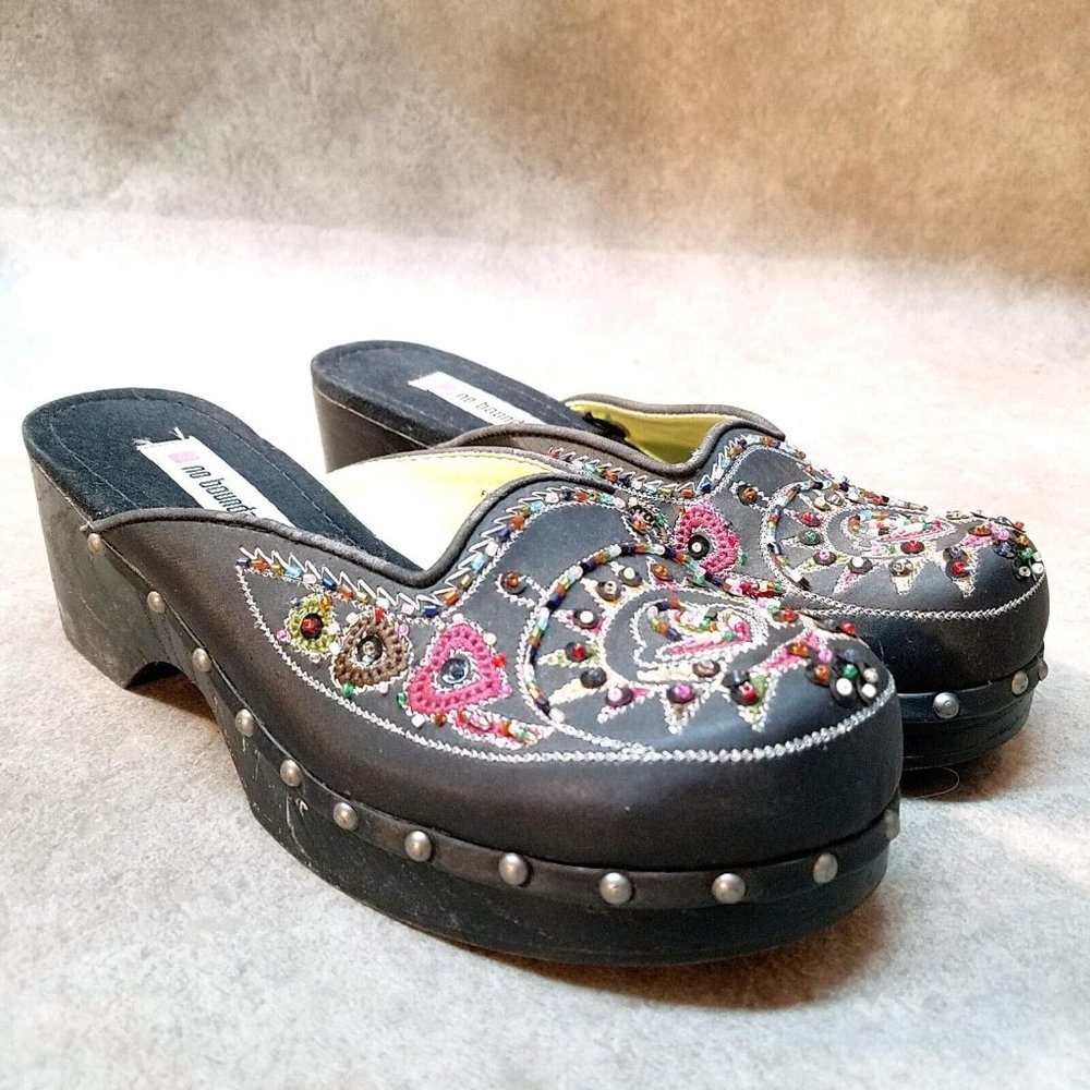 No Boundaries Womens Fire Size 7 Gray Slip On Beaded Platform Mules